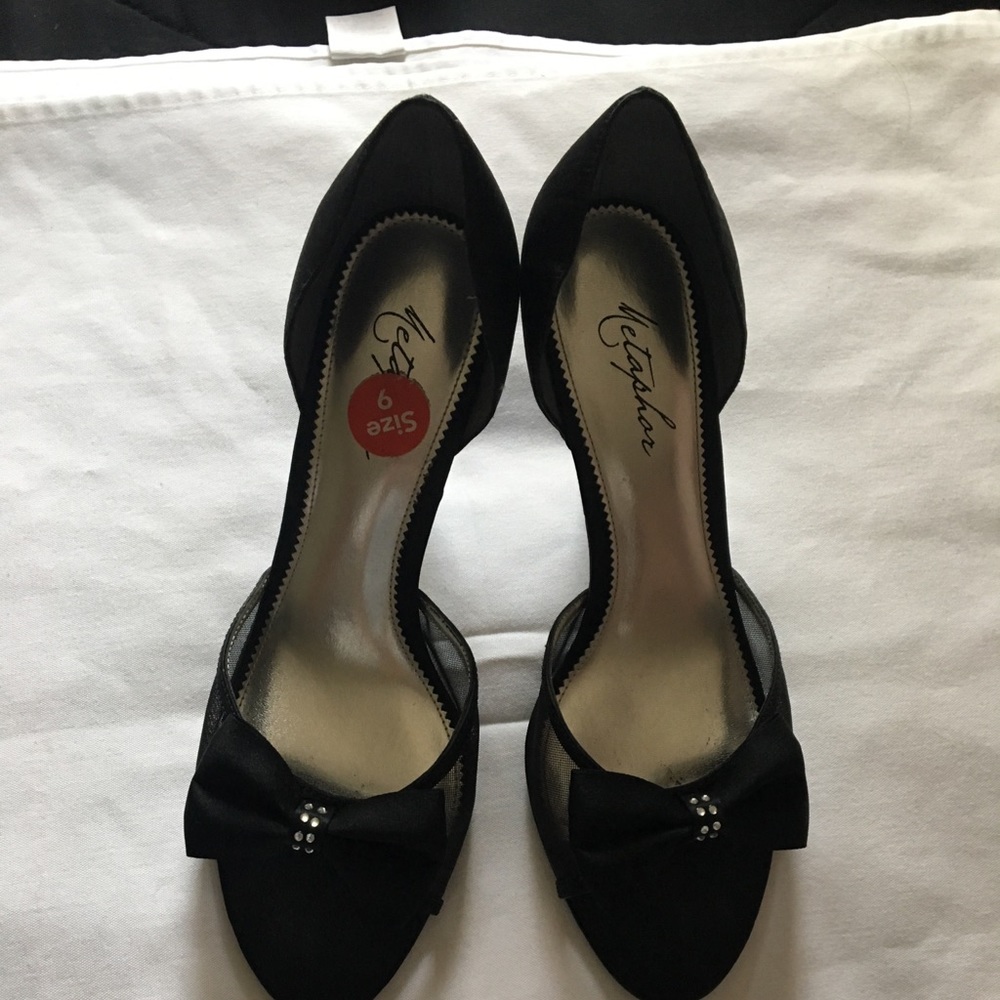 bow heels